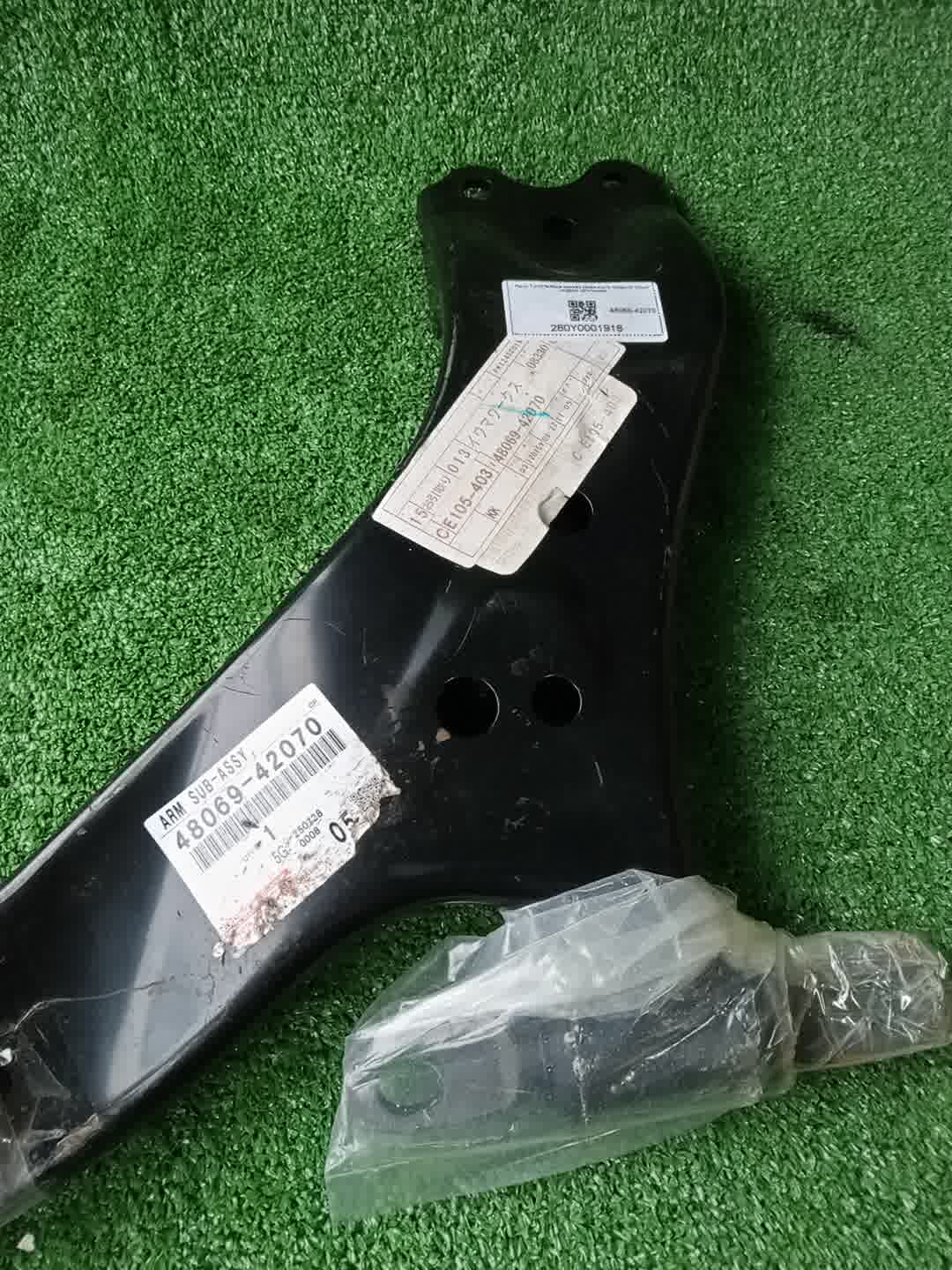 Рычаг левый передний TOYOTA RAV4 MXAA52 48069-42070 2 ракурс