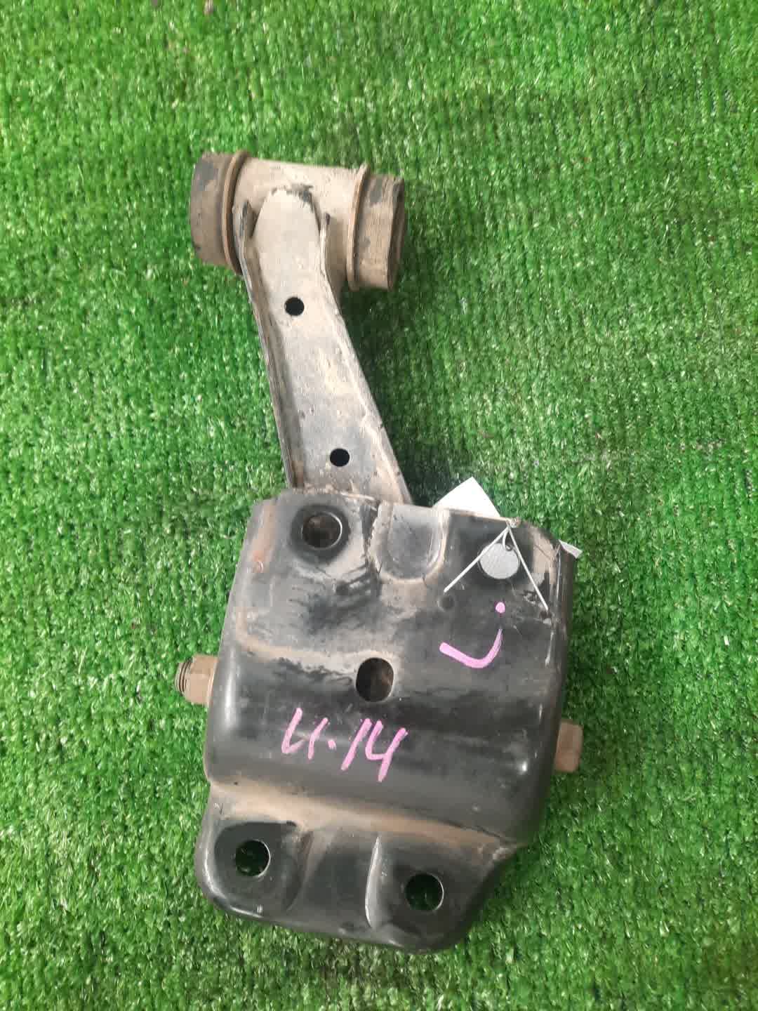 Рычаг левый передний NISSAN BLUEBIRD, PRIMERA SU14, QU14, HU14, EU14, P11, WP11, QP11, HP11, WQP11, WHP11 CD20E, QG18DE, QG18DD, SR20DE, SR20VE, SR18DE 1 ракурс