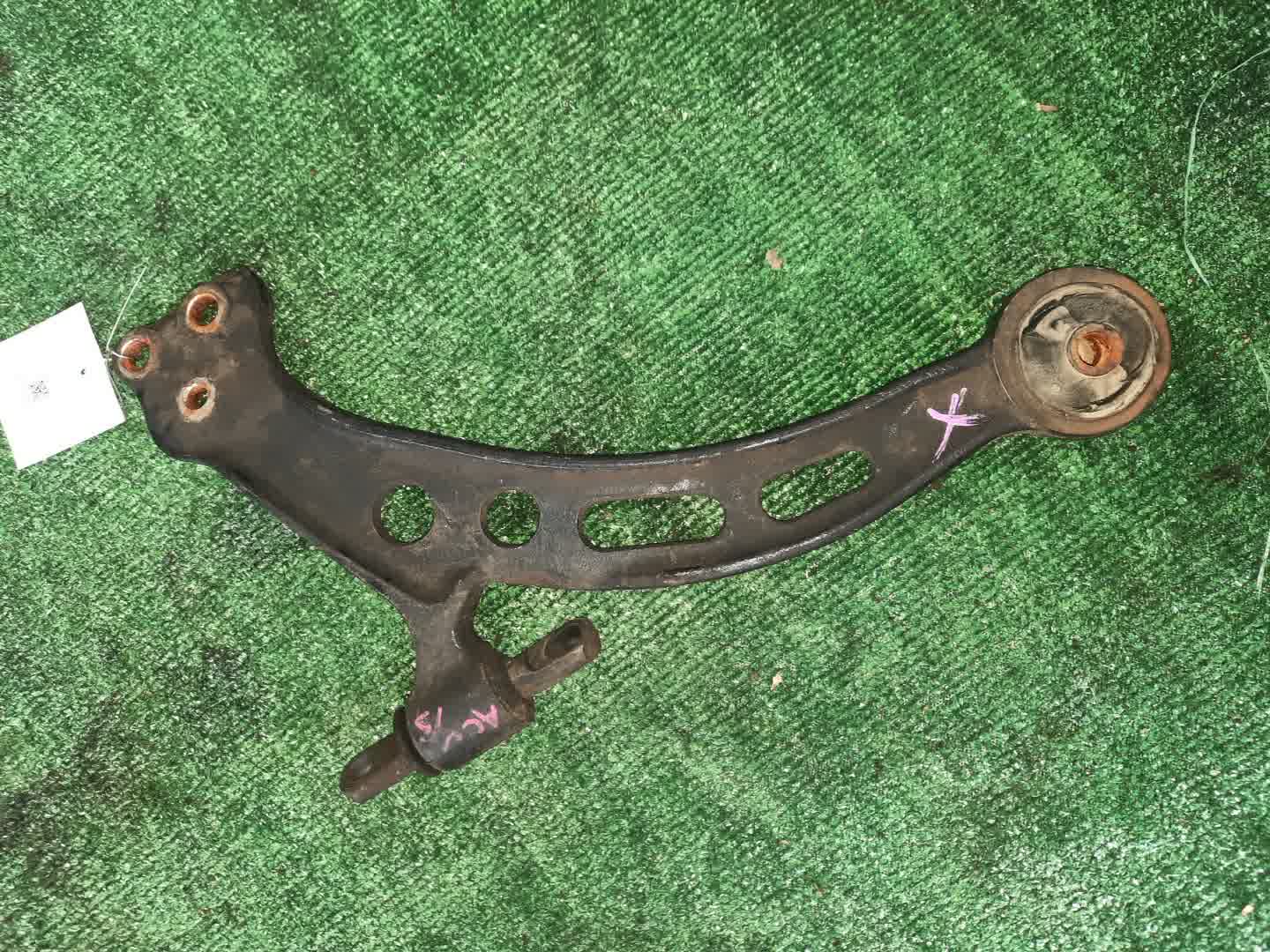 Рычаг правый передний TOYOTA HARRIER ACU15W 2AZ-FE 1 ракурс Рычаг правый передний TOYOTA HARRIER ACU15W 2AZ-FE 1 ракурс