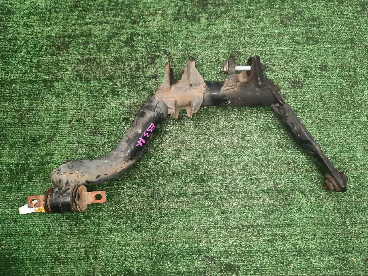 Рычаг правый задний HONDA CIVIC FERIO ES3 D17A 1 ракурс Рычаг правый задний HONDA CIVIC FERIO ES3 D17A 1 ракурс
