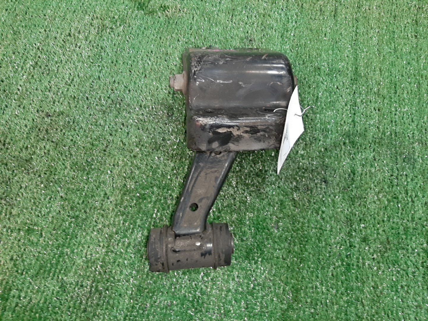Рычаг левый передний NISSAN BLUEBIRD, PRIMERA SU14, QU14, HU14, EU14, P11, WP11, QP11, HP11, WQP11, WHP11 CD20E, QG18DE, QG18DD, SR20DE, SR20VE, SR18DE 1 ракурс