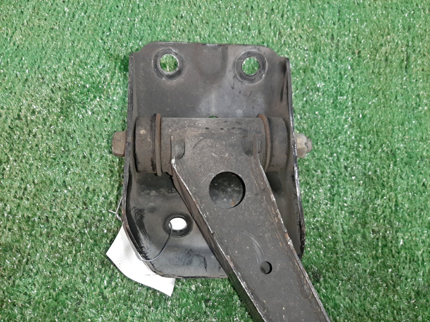 Рычаг левый передний NISSAN BLUEBIRD, PRIMERA SU14, QU14, HU14, EU14, P11, WP11, QP11, HP11, WQP11, WHP11 CD20E, QG18DE, QG18DD, SR20DE, SR20VE, SR18DE 3 ракурс