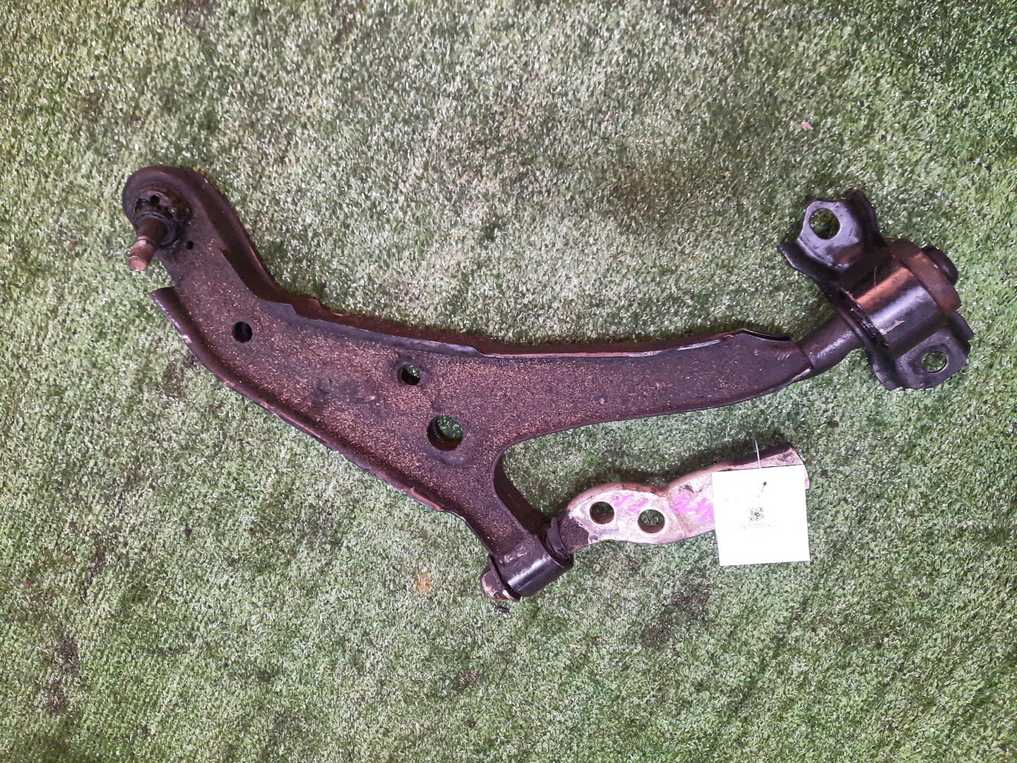 Рычаг правый передний NISSAN BLUEBIRD, PRIMERA SU14, QU14, HU14, EU14, P11, WP11, QP11, HP11, WQP11, WHP11 CD20E, QG18DE, QG18DD, SR20DE, SR20VE, SR18DE 1 ракурс