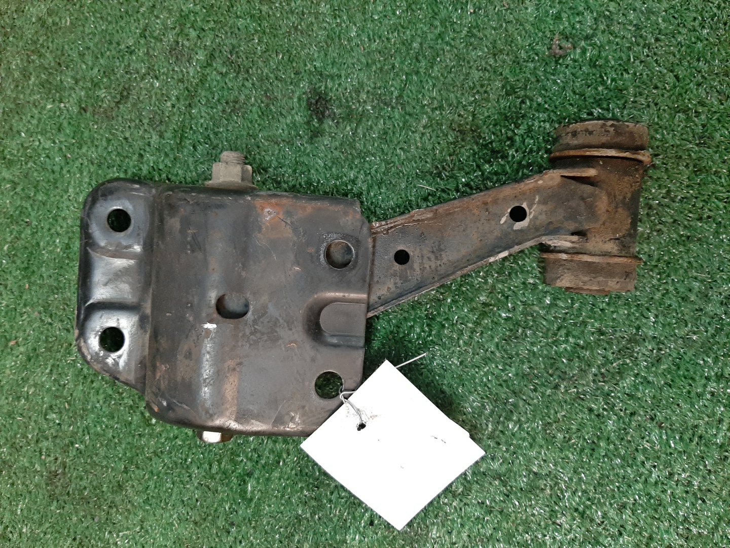 Рычаг левый передний NISSAN BLUEBIRD, PRIMERA SU14, QU14, HU14, EU14, P11, WP11, QP11, HP11, WQP11, WHP11 CD20E, QG18DE, QG18DD, SR20DE, SR20VE, SR18DE 1 ракурс