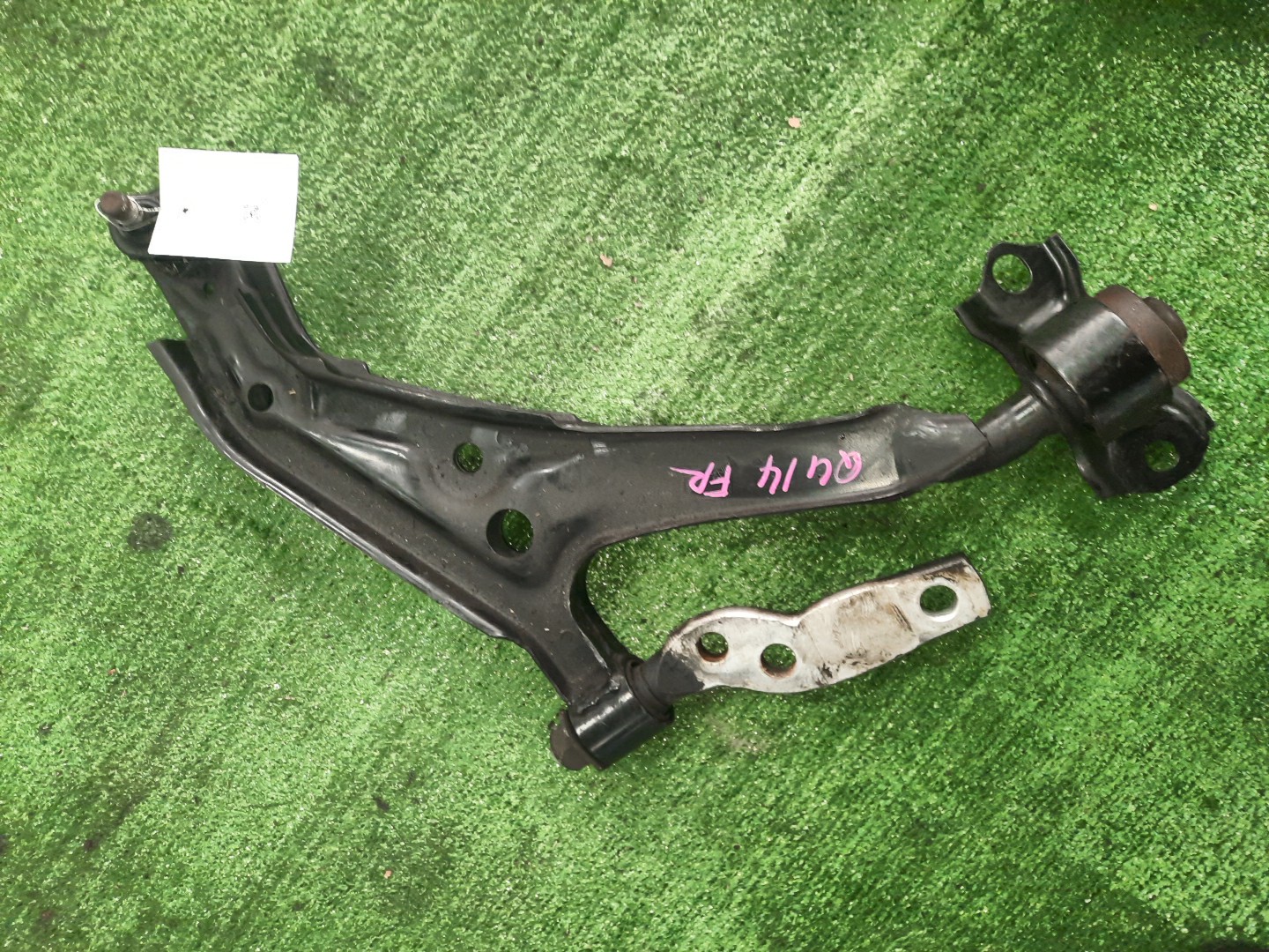 Рычаг правый передний NISSAN BLUEBIRD, PRIMERA SU14, QU14, HU14, EU14, P11, WP11, QP11, HP11, WQP11, WHP11 CD20E, QG18DE, QG18DD, SR20DE, SR20VE, SR18DE 1 ракурс
