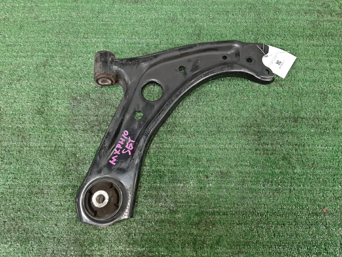 Рычаг правый передний TOYOTA YARIS MXPH10 M15A-FXE 1 ракурс