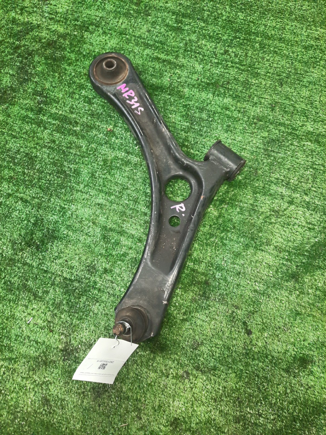 Рычаг правый передний SUZUKI HUSTLER MR31S R06A 1 ракурс