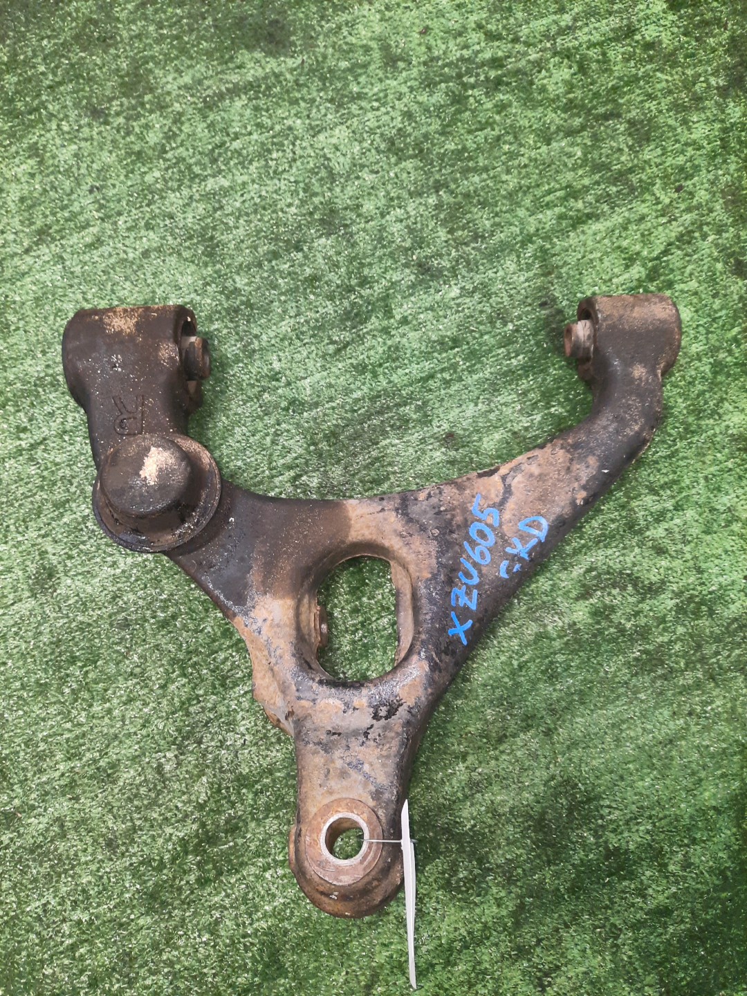 Рычаг правый передний TOYOTA DYNA XZU605 N04C 1 ракурс