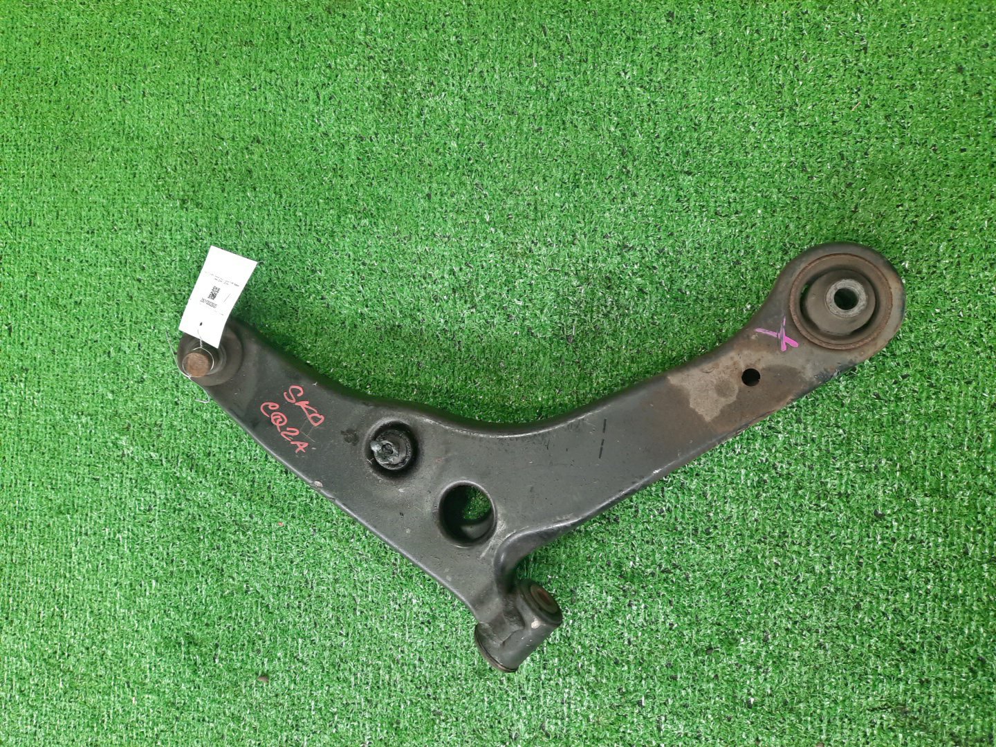 Рычаг правый передний MITSUBISHI LANCER CEDIA, DION, LANCER, MIRAGE DINGO CS2A, CS2W, CS5W, CS5A, CS5V, CS6A, CR6W, CR9W, CR5W, CQ1A, CQ2A, CQ5A 4G15 1 ракурс