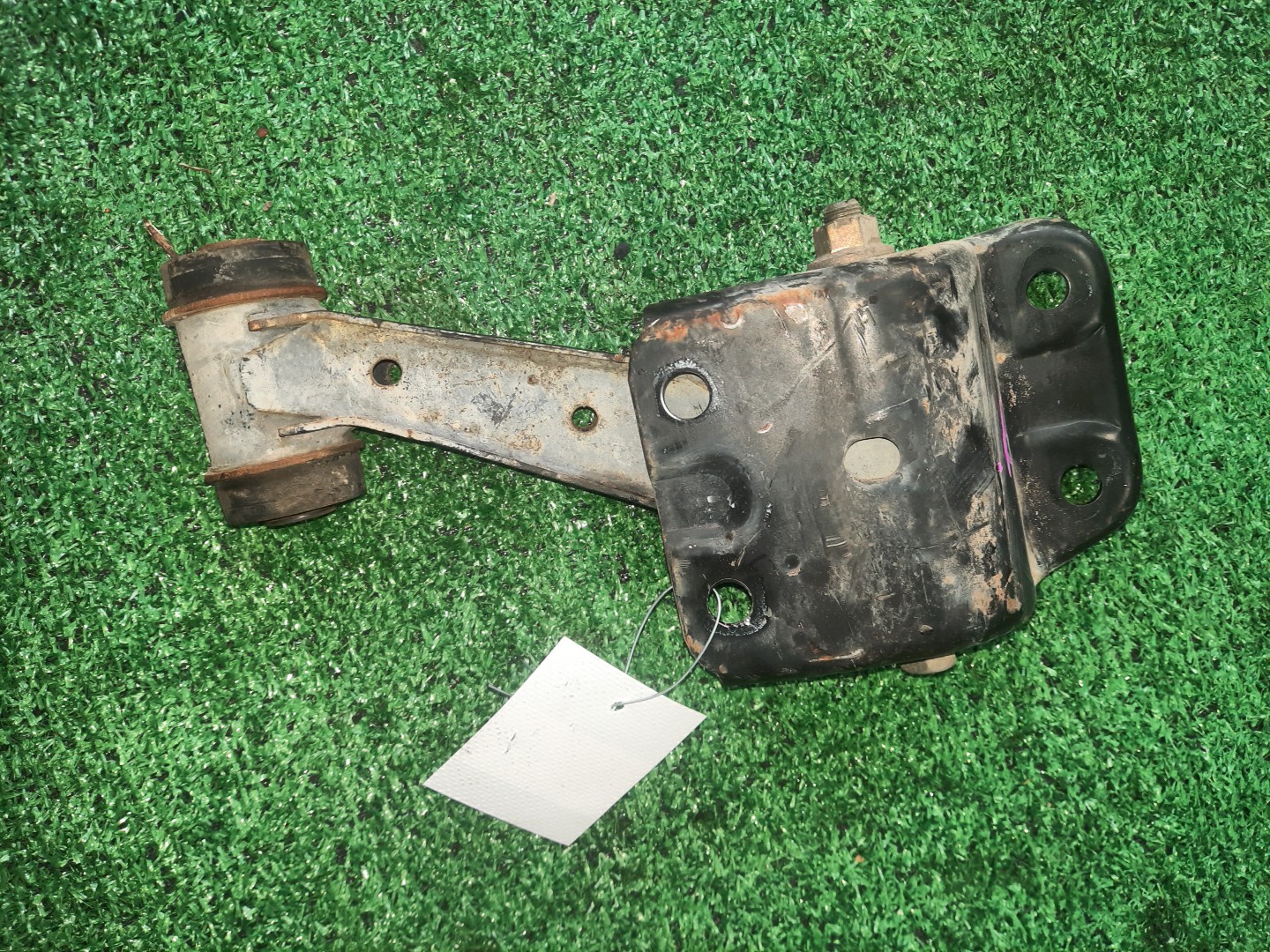 Рычаг правый передний NISSAN BLUEBIRD, PRIMERA SU14, QU14, HU14, EU14, P11, WP11, QP11, HP11, WQP11, WHP11 CD20E, QG18DE, QG18DD, SR20DE, SR20VE, SR18DE 1 ракурс
