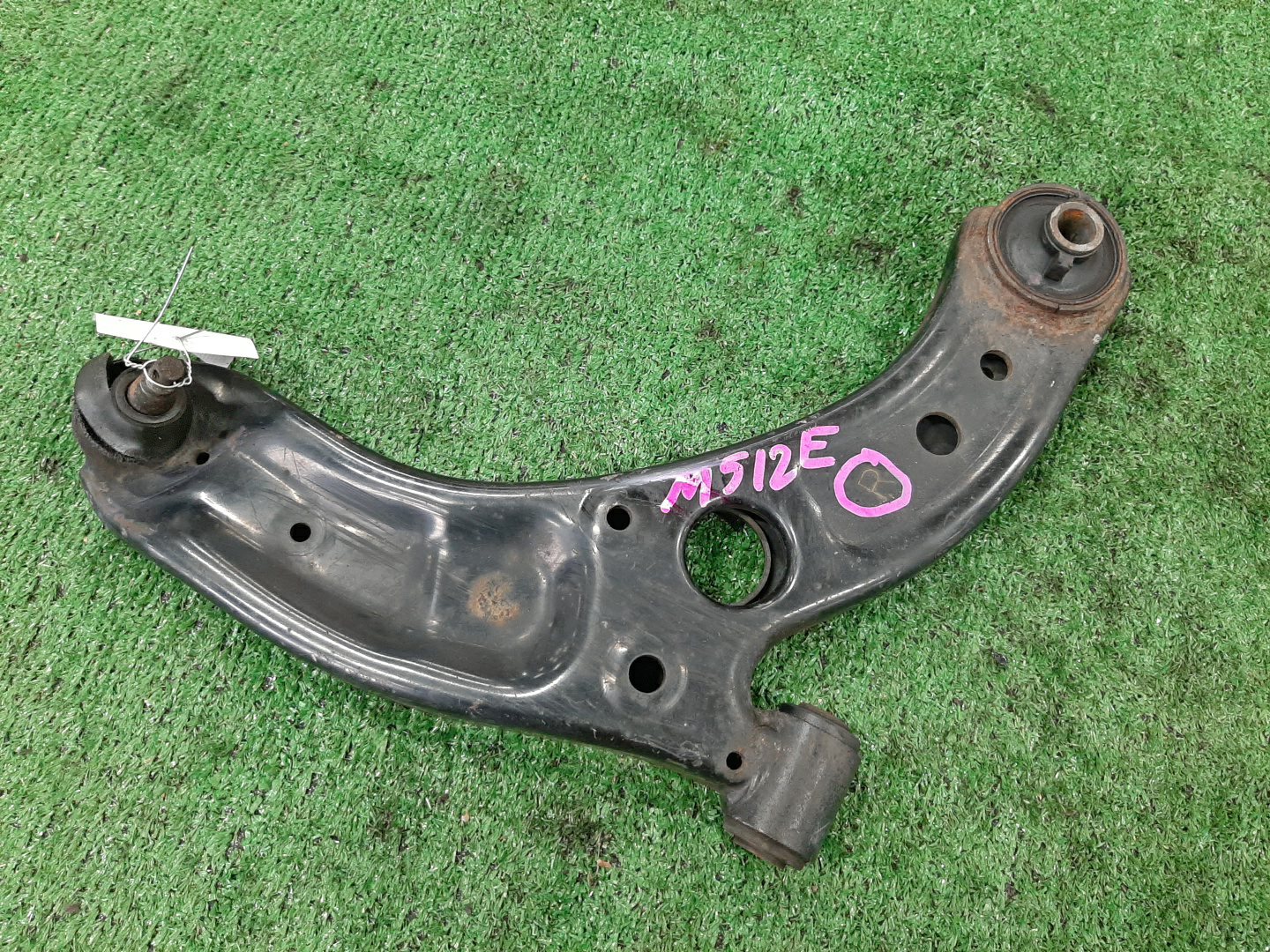 Рычаг правый передний TOYOTA BOON LUMINAS, PASSO SETTE, PASSO, BB, BOON, COO M512G, M502G, M502E, M512E, KGC15, KGC10, KGC30, NGC30, KGC35, QNC10, QNC20, QNC21, QNC25, M301S, M600S, M601S, M610S, M310S, M300S, M401S, M402S, M411S 3SZ-VE, 1KR-FE, 1NR-