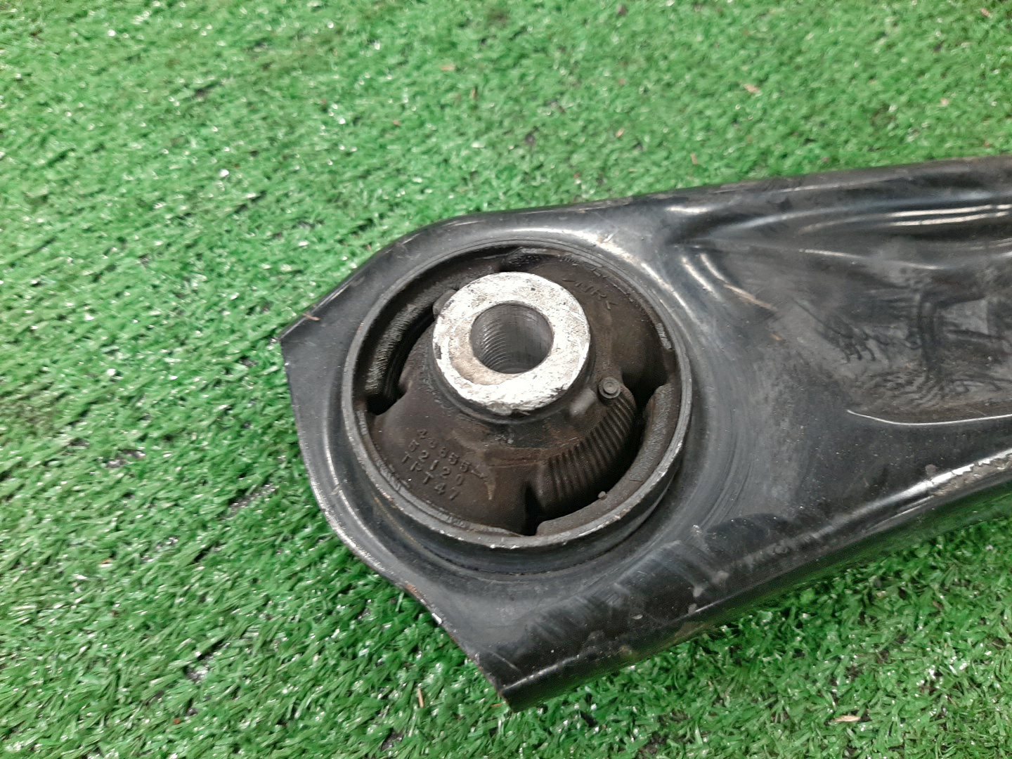 Рычаг правый передний TOYOTA YARIS MXPH10 M15A-FXE 3 ракурс