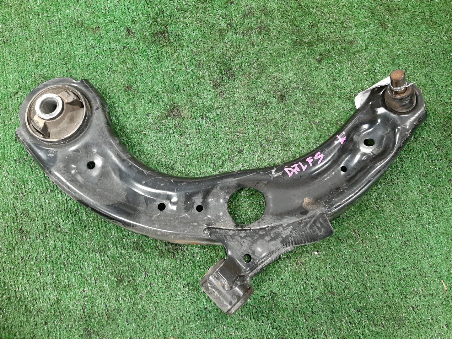 Рычаг левый передний MAZDA DEMIO DJLFS P5-VPS 1 ракурс