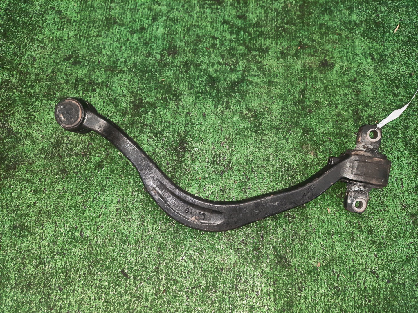 Рычаг левый передний MITSUBISHI GALANT, LEGNUM EA1A, EA7A, EC1A, EC7A, EC3A, EC5A, EA3A, EC1W, EC5W, EA1W, EA3W, EA4W, EC3W, EC4W, EC7W, EA5W, EA7W 4G93 3 ракурс