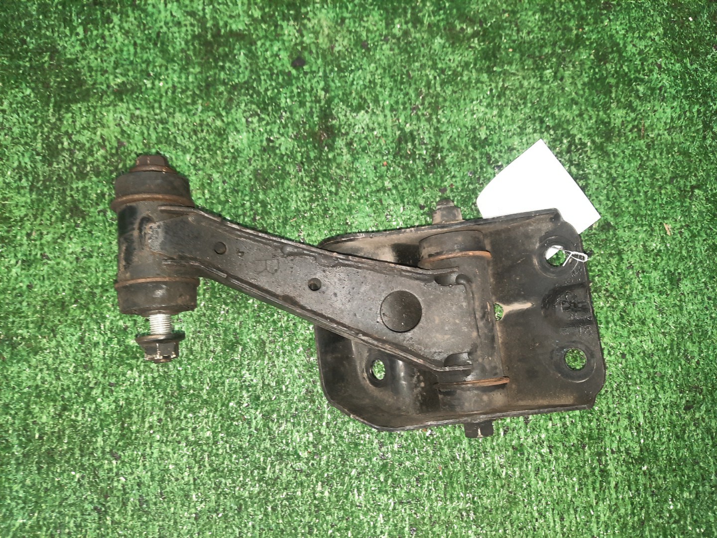 Рычаг правый передний NISSAN BLUEBIRD, PRIMERA SU14, QU14, HU14, EU14, P11, WP11, QP11, HP11, WQP11, WHP11 CD20E, QG18DE, QG18DD, SR20DE, SR20VE, SR18DE 1 ракурс