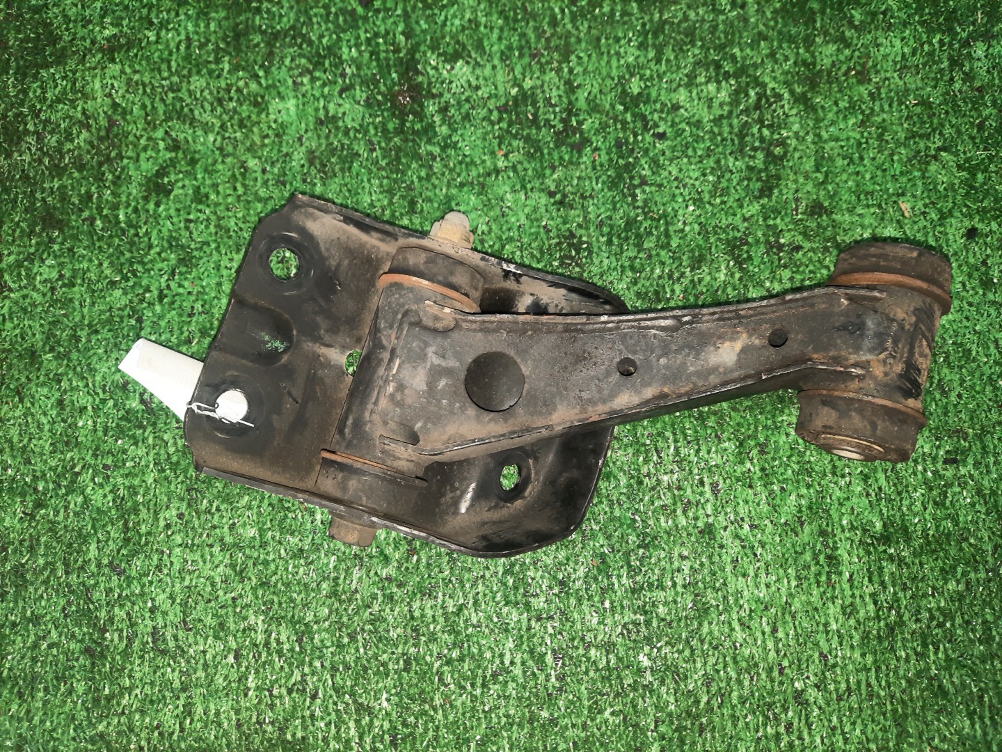 Рычаг левый передний NISSAN BLUEBIRD, PRIMERA SU14, QU14, HU14, EU14, P11, WP11, QP11, HP11, WQP11, WHP11 CD20E, QG18DE, QG18DD, SR20DE, SR20VE, SR18DE 2 ракурс
