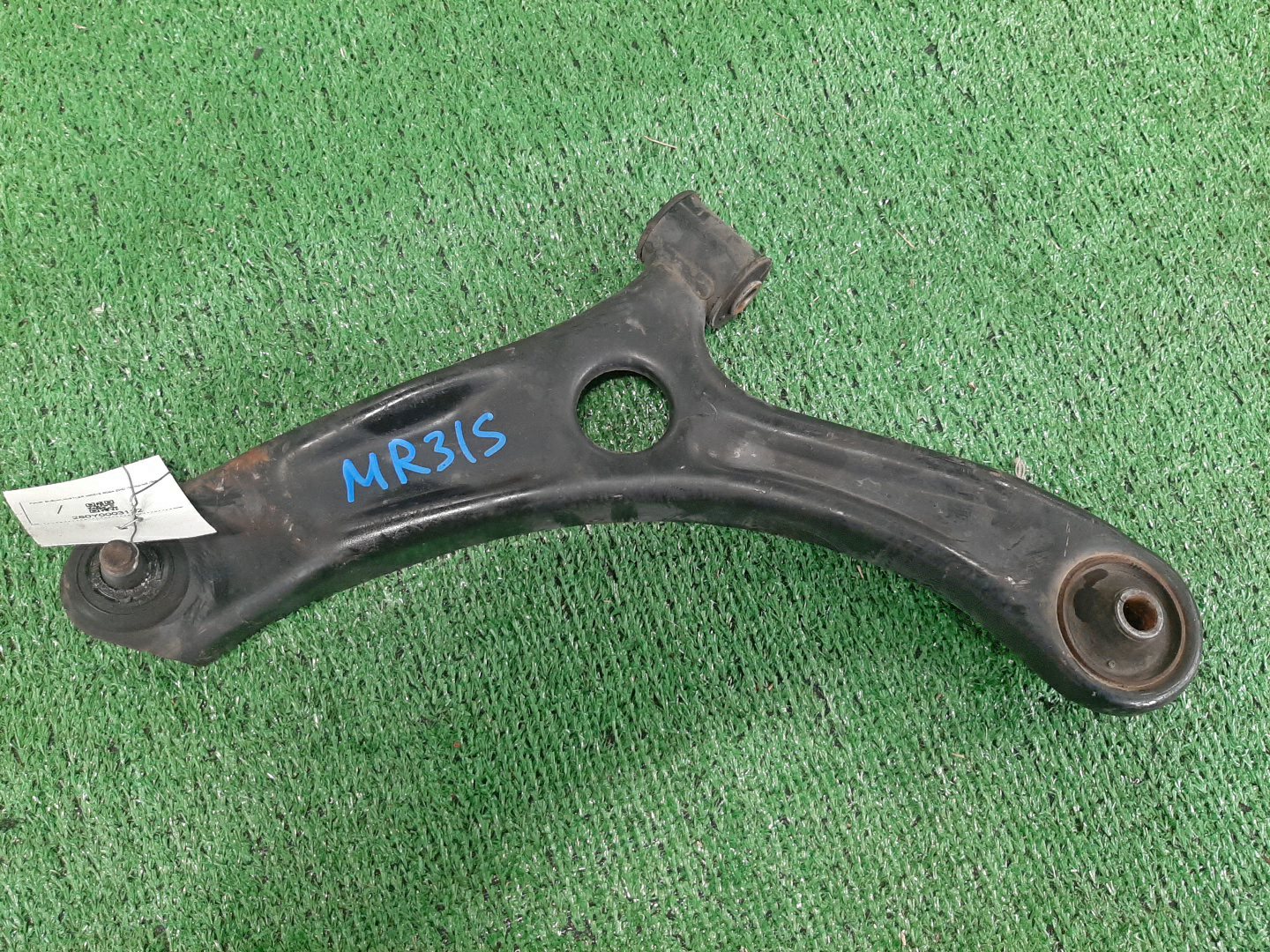 Рычаг левый передний SUZUKI HUSTLER MR31S R06A 1 ракурс
