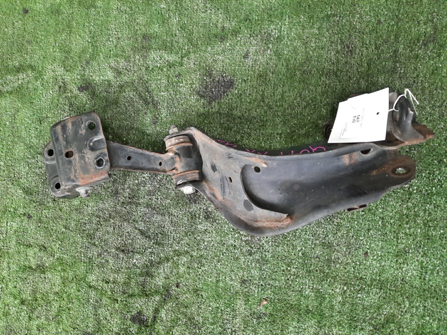 Рычаг правый передний NISSAN BLUEBIRD, PRIMERA SU14, QU14, HU14, EU14, P11, WP11, QP11, HP11, WQP11, WHP11 CD20E, QG18DE, QG18DD, SR20DE, SR20VE, SR18DE 1 ракурс