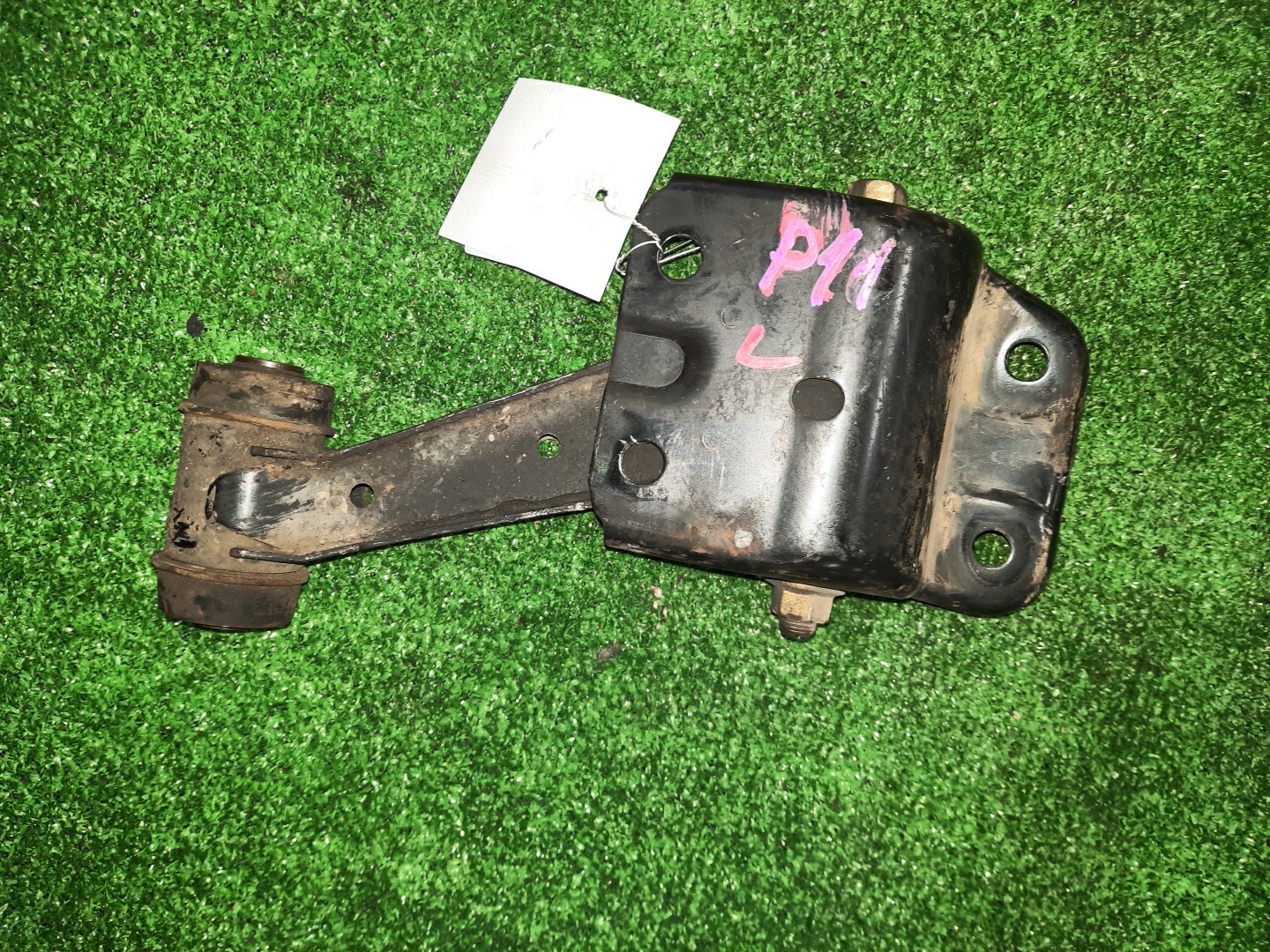 Рычаг левый передний NISSAN BLUEBIRD, PRIMERA SU14, QU14, HU14, EU14, P11, WP11, QP11, HP11, WQP11, WHP11 CD20E, QG18DE, QG18DD, SR20DE, SR20VE, SR18DE 1 ракурс