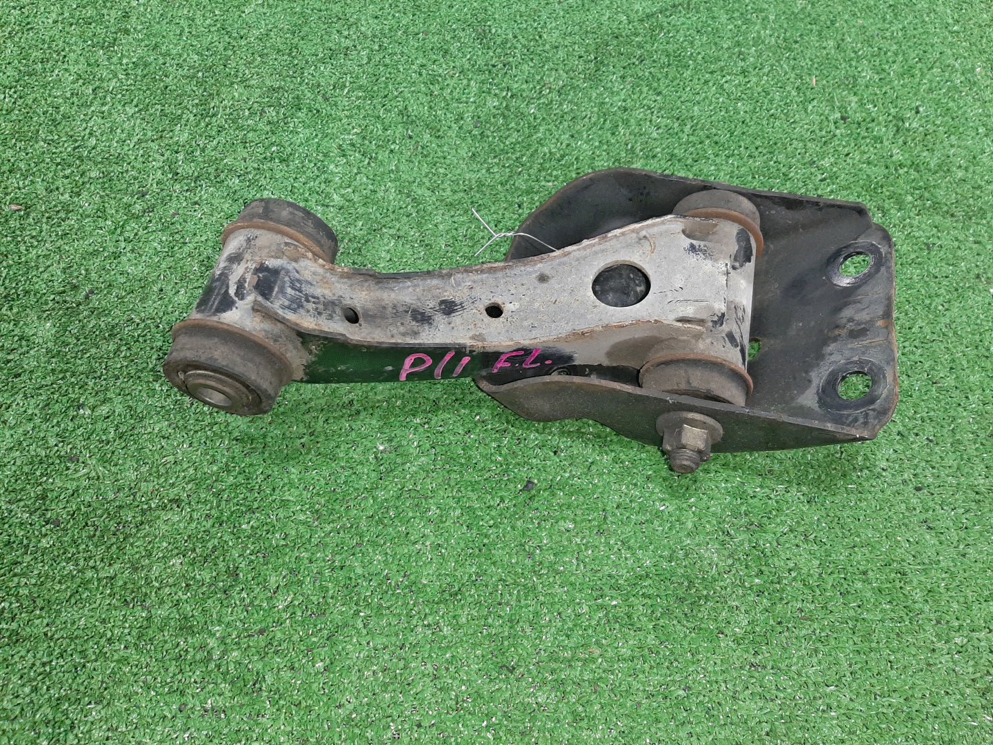 Рычаг левый передний NISSAN BLUEBIRD, PRIMERA SU14, QU14, HU14, EU14, P11, WP11, QP11, HP11, WQP11, WHP11 CD20E, QG18DE, QG18DD, SR20DE, SR20VE, SR18DE 2 ракурс