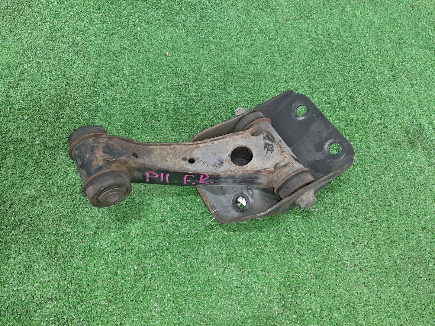 Рычаг правый передний NISSAN BLUEBIRD, PRIMERA SU14, QU14, HU14, EU14, P11, WP11, QP11, HP11, WQP11, WHP11 CD20E, QG18DE, QG18DD, SR20DE, SR20VE, SR18DE 2 ракурс