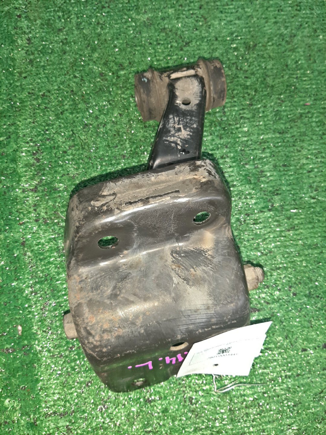 Рычаг левый передний NISSAN BLUEBIRD, PRIMERA SU14, QU14, HU14, EU14, P11, WP11, QP11, HP11, WQP11, WHP11 CD20E, QG18DE, QG18DD, SR20DE, SR20VE, SR18DE 1 ракурс