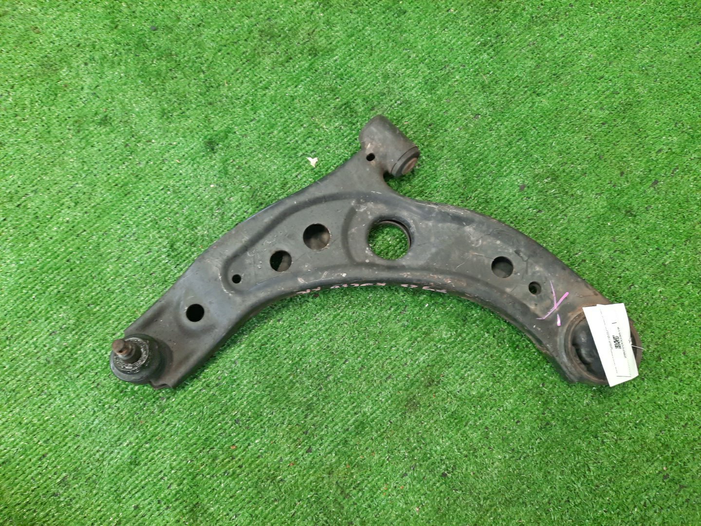 Рычаг левый передний TOYOTA BOON LUMINAS, PASSO SETTE, PASSO, BB, BOON, COO M512G, M502G, M502E, M512E, KGC15, KGC10, KGC30, NGC30, KGC35, QNC10, QNC20, QNC21, QNC25, M301S, M600S, M601S, M610S, M310S, M300S, M401S, M402S, M411S 3SZ-VE, 1KR-FE, 1NR-F