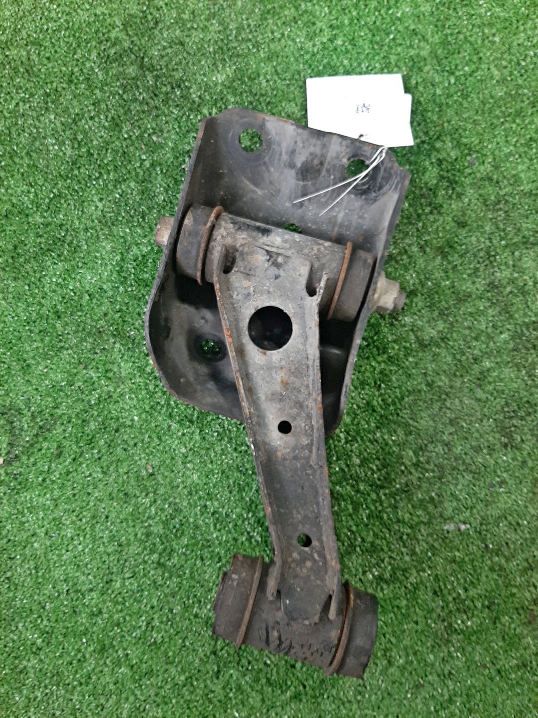 Рычаг левый передний NISSAN BLUEBIRD, PRIMERA SU14, QU14, HU14, EU14, P11, WP11, QP11, HP11, WQP11, WHP11 CD20E, QG18DE, QG18DD, SR20DE, SR20VE, SR18DE 3 ракурс