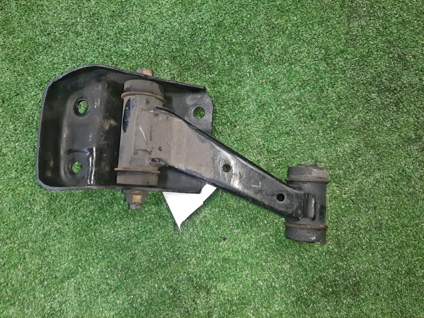 Рычаг левый передний NISSAN BLUEBIRD, PRIMERA SU14, QU14, HU14, EU14, P11, WP11, QP11, HP11, WQP11, WHP11 CD20E, QG18DE, QG18DD, SR20DE, SR20VE, SR18DE 2 ракурс