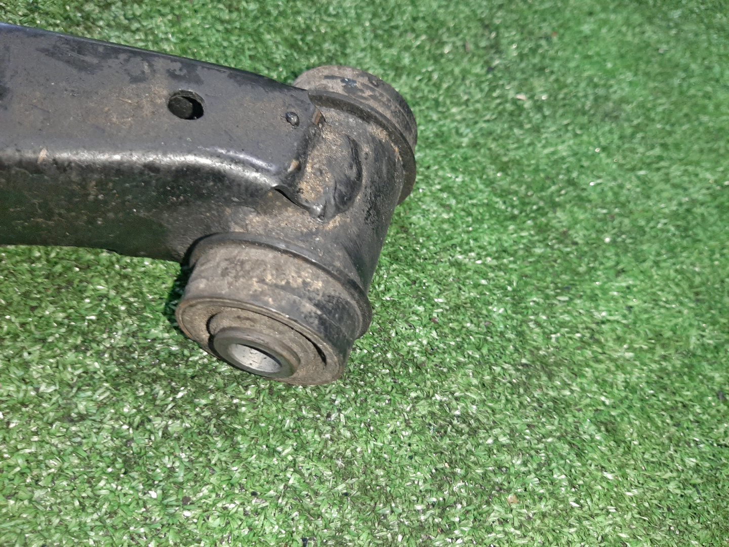 Рычаг правый передний NISSAN BLUEBIRD, PRIMERA SU14, QU14, HU14, EU14, P11, WP11, QP11, HP11, WQP11, WHP11 CD20E, QG18DE, QG18DD, SR20DE, SR20VE, SR18DE 3 ракурс