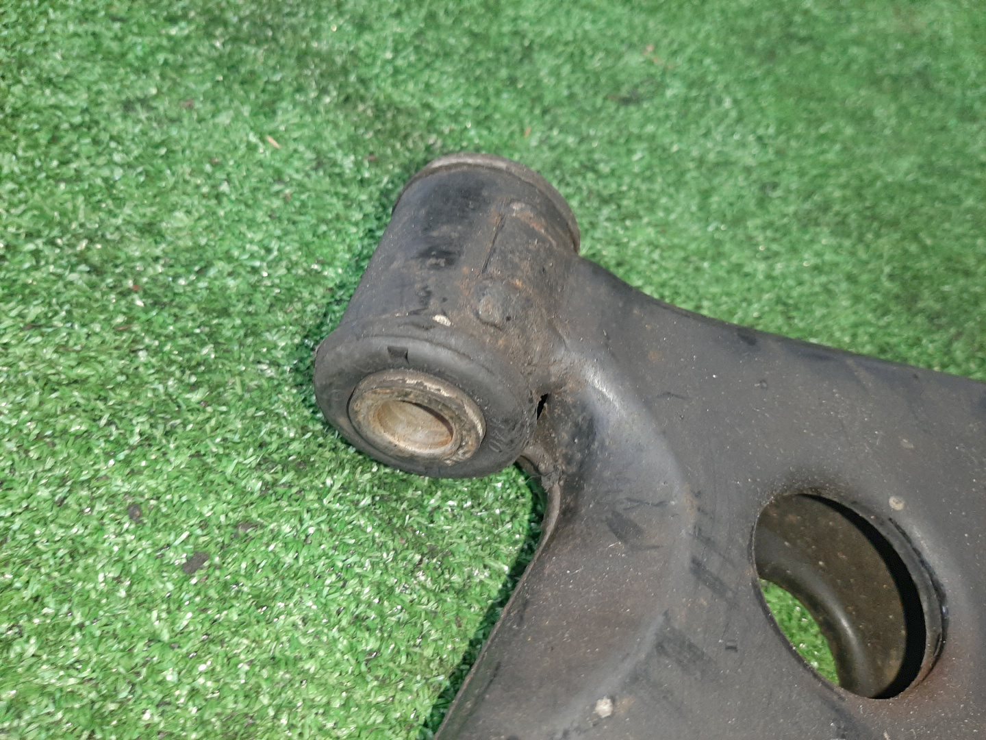 Рычаг правый передний MITSUBISHI AIRTREK CU2W, CU4W, CU5W 4G63 2 ракурс