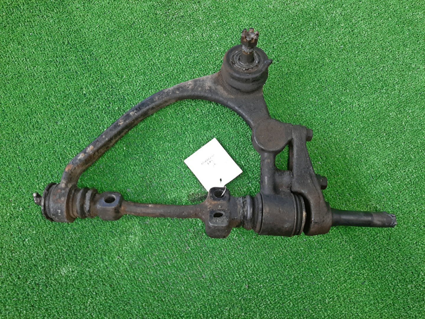 Рычаг левый передний TOYOTA GRANVIA, GRAND HIACE, HIACE, HIACE REGIUS VCH16W, KCH16W, LH117G, LH188K, LH129V, KZH138V, KZH106G, LH107G, LH119V, KZH120G, LH95, KZH116G, KZH126G, LH178V, LH109, LH108, LH118V, LH168V, KCH46G, RCH47W, LXH49V, KCH46W 5VZ-