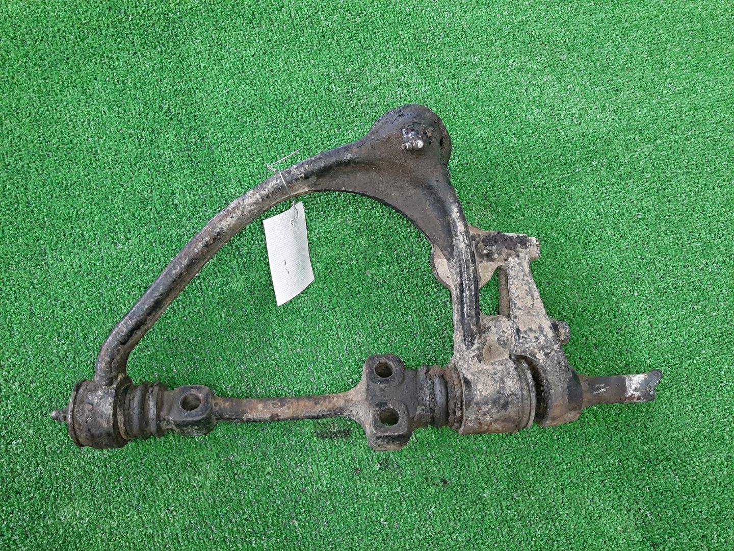 Рычаг правый передний TOYOTA GRANVIA, GRAND HIACE, HIACE, HIACE REGIUS VCH16W, KCH16W, LH117G, LH188K, LH129V, KZH138V, KZH106G, LH107G, LH119V, KZH120G, LH95, KZH116G, KZH126G, LH178V, LH109, LH108, LH118V, LH168V, KCH46G, RCH47W, LXH49V, KCH46W 5VZ