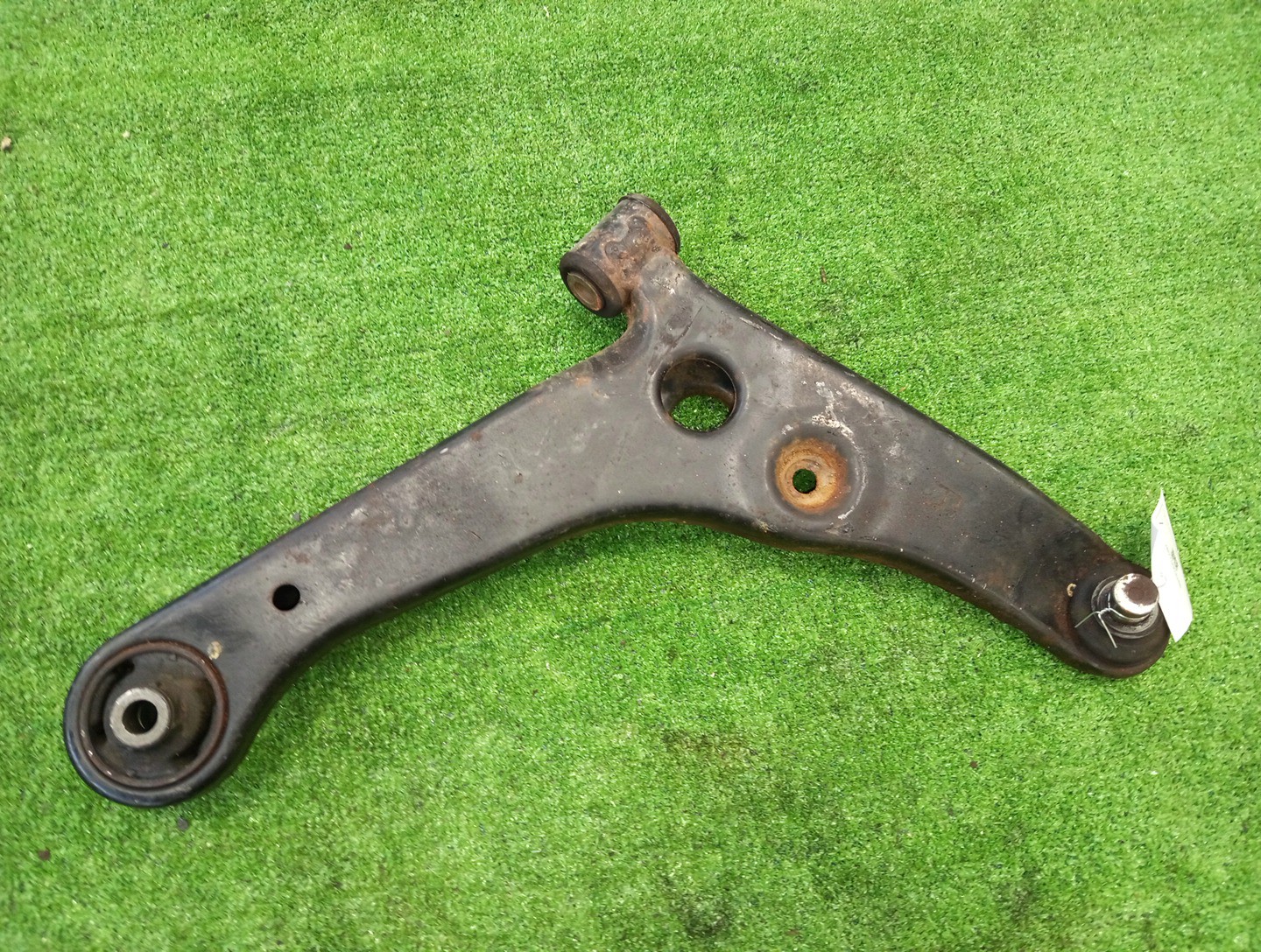 Рычаг правый передний MITSUBISHI LANCER CEDIA, DION, LANCER, MIRAGE DINGO CS2A, CS2W, CS5W, CS5A, CS5V, CS6A, CR6W, CR9W, CR5W, CQ1A, CQ2A, CQ5A 4G93 1 ракурс