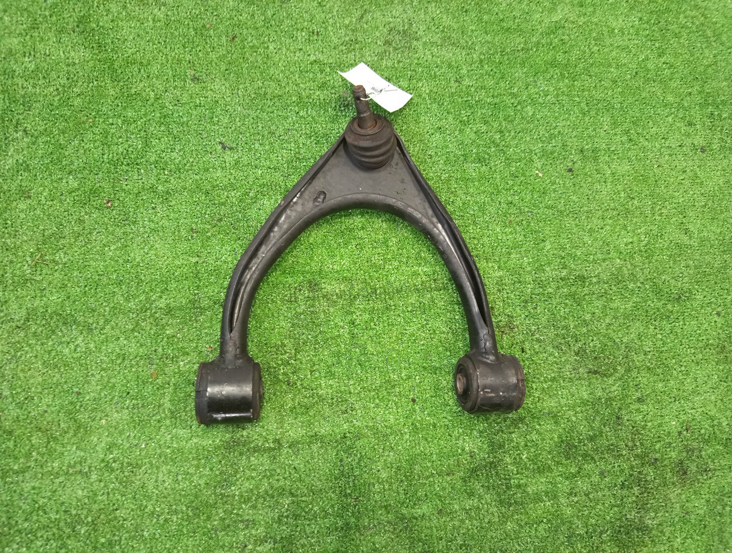 Рычаг левый передний TOYOTA BREVIS, CROWN, MARK II BLIT, PROGRES, ALTEZZA, VEROSSA, MARK II JCG10, JCG11, GS171, JZS175, JZS171, JZX110W, GX110W, GXE10, SXE10, JCE10, GX110, JZX110 1JZ-FSE, 2JZ-FSE, 1G-FE, 2JZ-GE, 1JZ-GE 2 ракурс