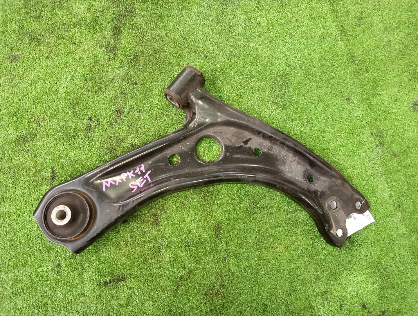 Рычаг правый передний TOYOTA AQUA MXPK11 M15A-FXE 1 ракурс