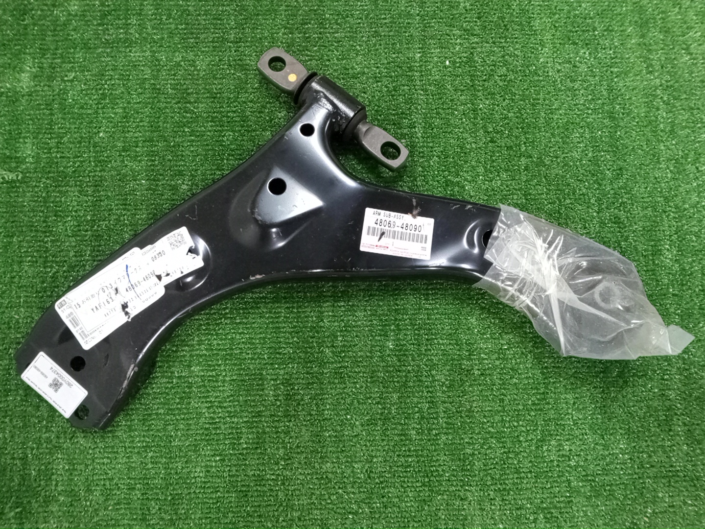 Рычаг левый передний LEXUS RX350 TALA15 48069-48090 1 ракурс