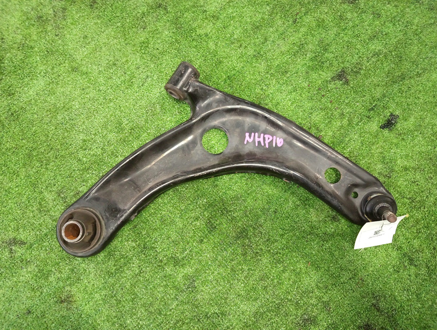 Рычаг правый передний TOYOTA AQUA NHP10 1NZ-FXE 1 ракурс