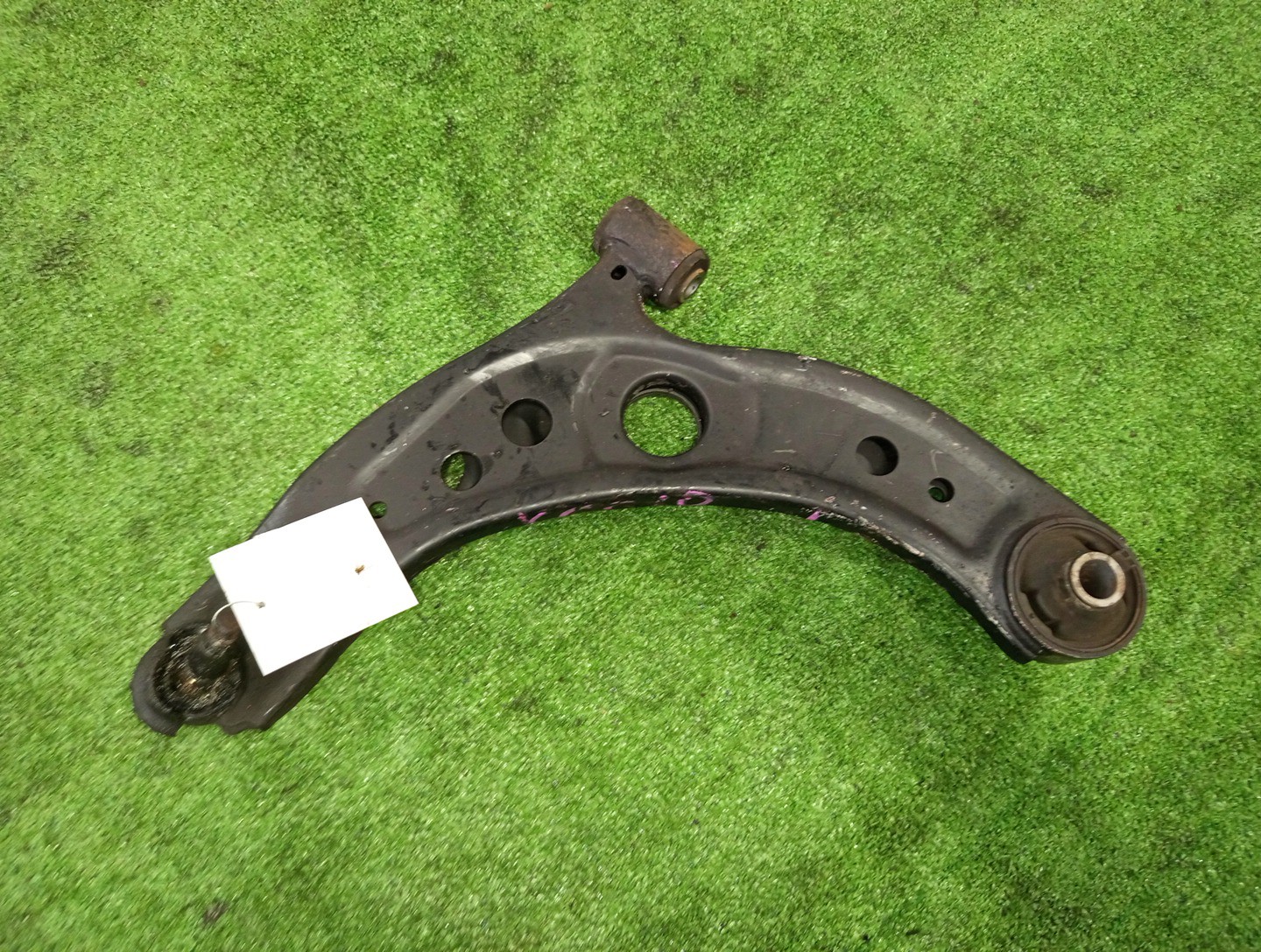 Рычаг левый передний TOYOTA BOON LUMINAS, PASSO SETTE, PASSO, BB, BOON, COO M512G, M502G, M502E, M512E, KGC15, KGC10, KGC30, NGC30, KGC35, QNC10, QNC20, QNC21, QNC25, M301S, M600S, M601S, M610S, M310S, M300S, M401S, M402S, M411S 3SZ-VE, 1KR-FE, 1NR-F