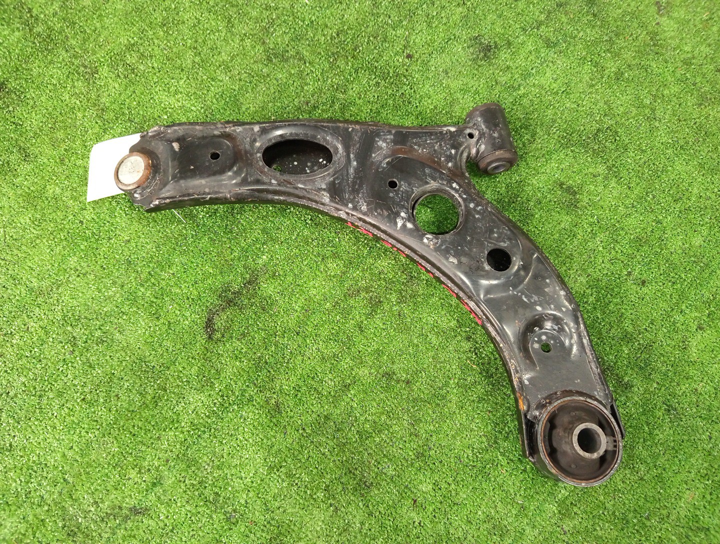 Рычаг правый передний TOYOTA BOON LUMINAS, PASSO SETTE, PASSO, BB, BOON, COO M512G, M502G, M502E, M512E, KGC15, KGC10, KGC30, NGC30, KGC35, QNC10, QNC20, QNC21, QNC25, M301S, M600S, M601S, M610S, M310S, M300S, M401S, M402S, M411S 3SZ-VE, 1KR-FE, 1NR-