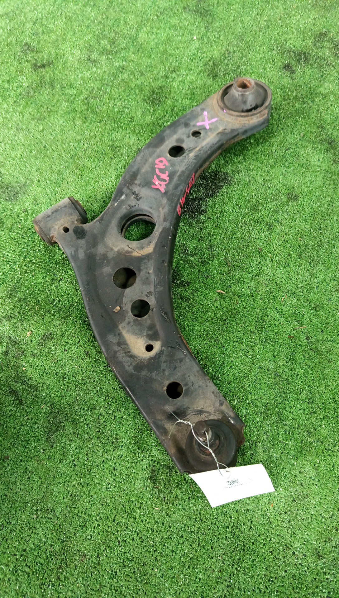 Рычаг левый передний TOYOTA COO, BOON LUMINAS, PASSO SETTE, PASSO, BB, BOON M401S, M402S, M411S, M512G, M502G, M502E, M512E, KGC15, KGC10, KGC30, NGC30, KGC35, QNC10, QNC20, QNC21, QNC25, M301S, M600S, M601S, M610S, M310S, M300S K3-VE, 3SZ-VE, 1KR-FE
