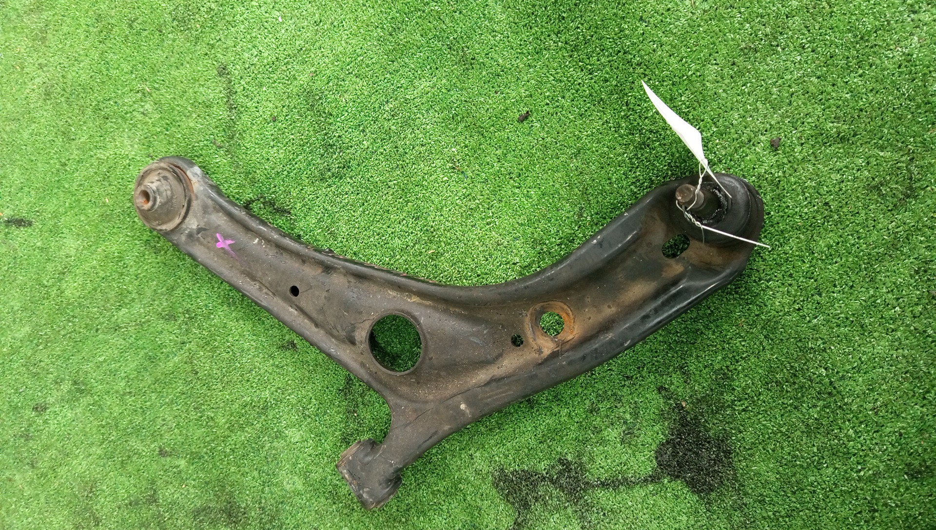 Рычаг левый передний TOYOTA FUNCARGO, IST, PLATZ, RAUM, VITZ, WILL VI, PROBOX, BB, PORTE, SUCCEED, WILL CYPHA NCP20, NCP21, NCP25, NCP60, NCP65, NCP61, NCP12, SCP11, NCP16, NCZ20, NCZ25, NCP10, SCP13, NCP15, NCP13, NCP19, NCP51V, NCP58G, NCP55V, NCP5