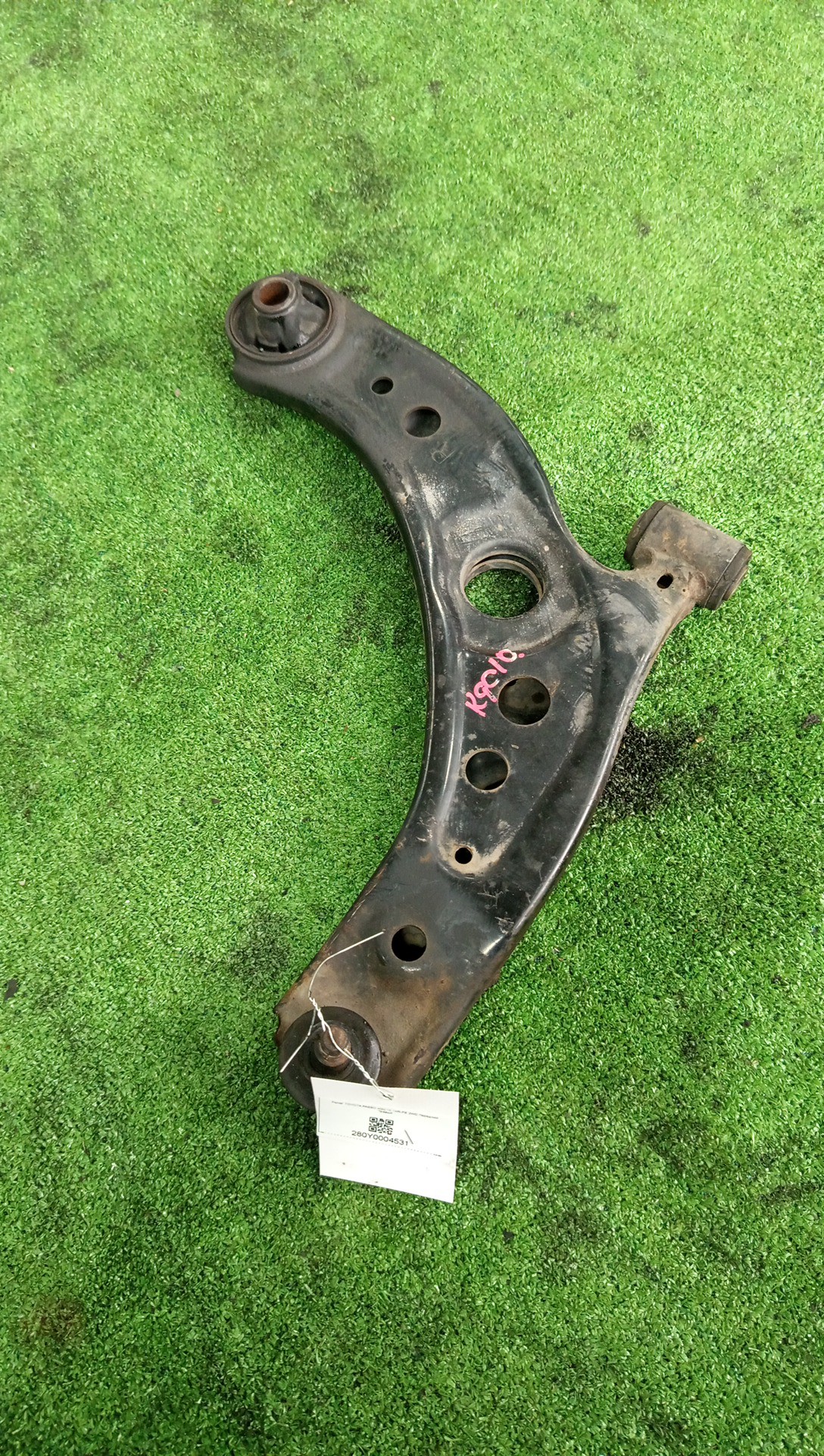 Рычаг правый передний TOYOTA BOON LUMINAS, PASSO SETTE, PASSO, BB, BOON, COO M512G, M502G, M502E, M512E, KGC15, KGC10, KGC30, NGC30, KGC35, QNC10, QNC20, QNC21, QNC25, M301S, M600S, M601S, M610S, M310S, M300S, M401S, M402S, M411S 3SZ-VE, 1KR-FE, 1NR-