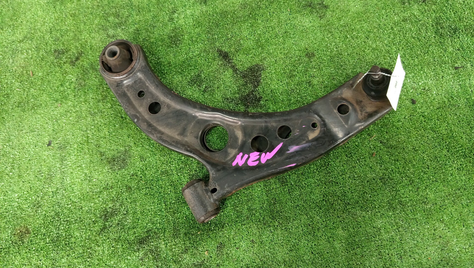 Рычаг левый передний TOYOTA BOON LUMINAS, PASSO SETTE, PASSO, BB, BOON, COO M512G, M502G, M502E, M512E, KGC15, KGC10, KGC30, NGC30, KGC35, QNC10, QNC20, QNC21, QNC25, M301S, M600S, M601S, M610S, M310S, M300S, M401S, M402S, M411S 3SZ-VE, 1KR-FE, 1NR-F