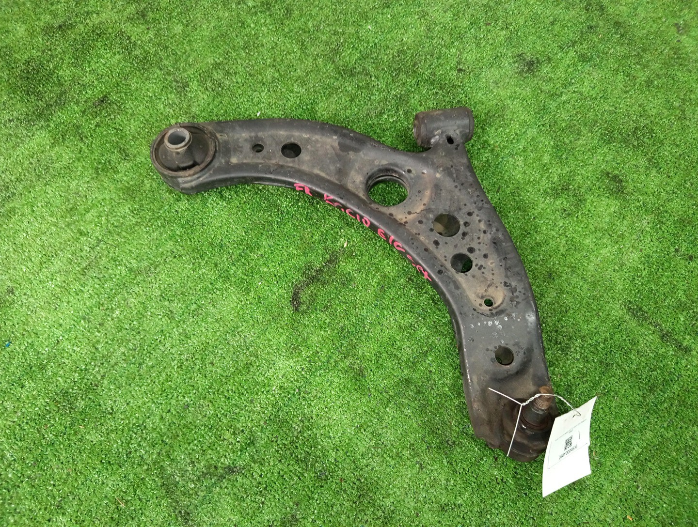 Рычаг правый передний TOYOTA BOON LUMINAS, PASSO SETTE, PASSO, BB, BOON, COO M512G, M502G, M502E, M512E, KGC15, KGC10, KGC30, NGC30, KGC35, QNC10, QNC20, QNC21, QNC25, M301S, M600S, M601S, M610S, M310S, M300S, M401S, M402S, M411S 3SZ-VE, 1KR-FE, 1NR-