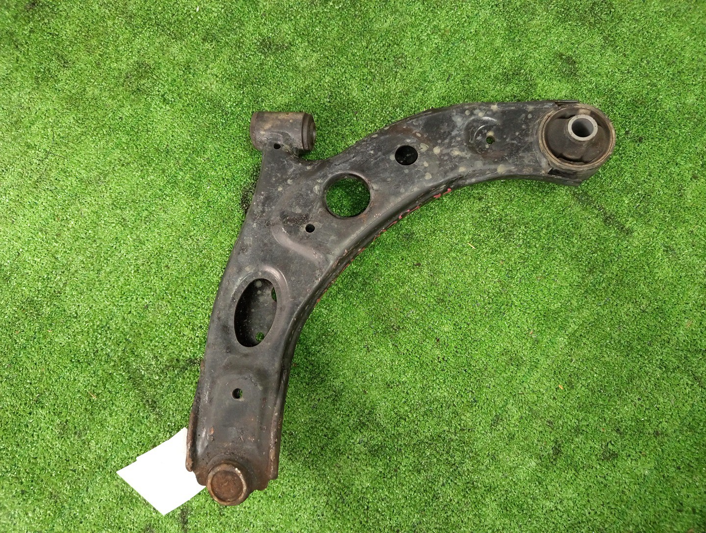 Рычаг правый передний TOYOTA BOON LUMINAS, PASSO SETTE, PASSO, BB, BOON, COO M512G, M502G, M502E, M512E, KGC15, KGC10, KGC30, NGC30, KGC35, QNC10, QNC20, QNC21, QNC25, M301S, M600S, M601S, M610S, M310S, M300S, M401S, M402S, M411S 3SZ-VE, 1KR-FE, 1NR-