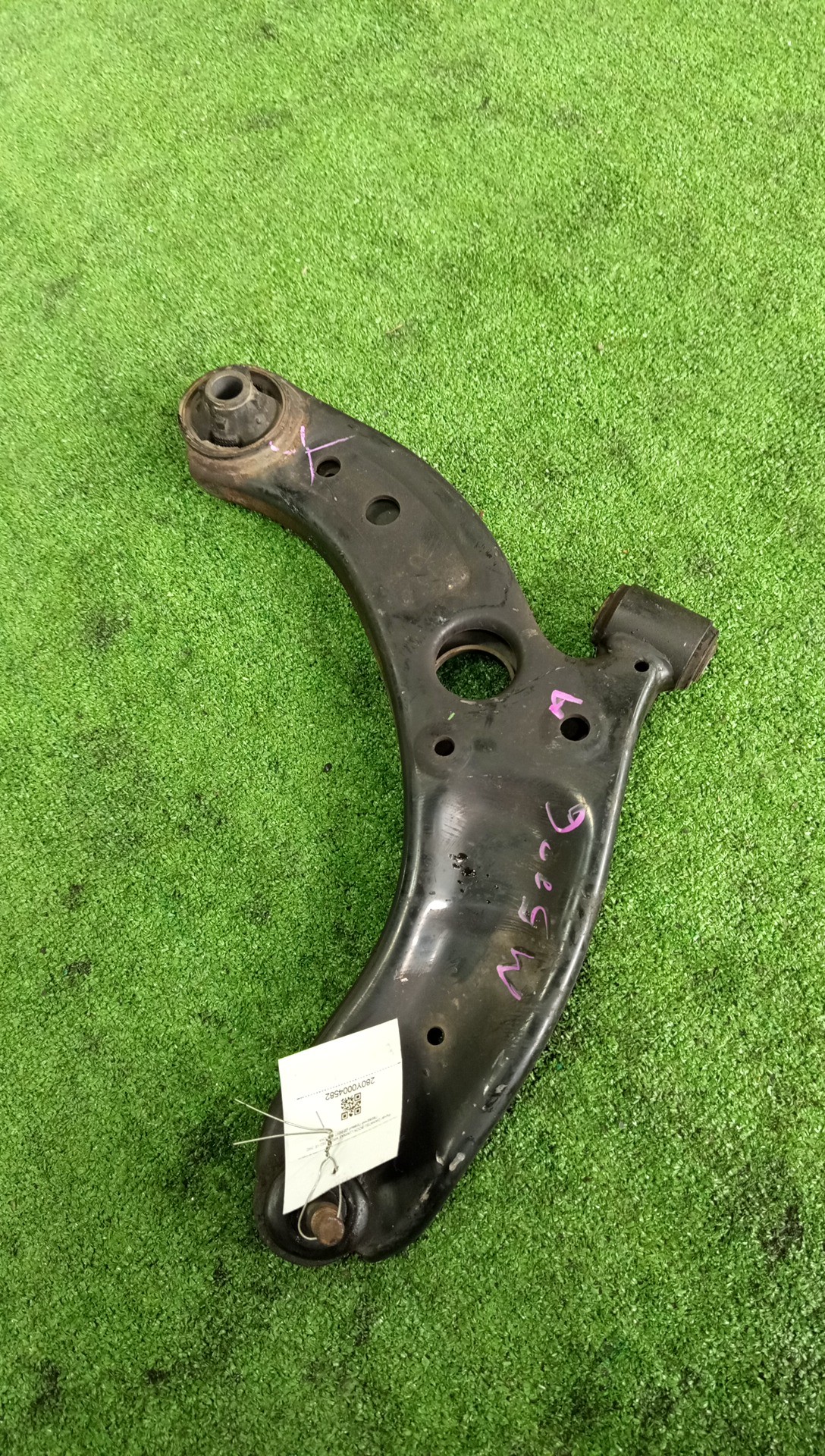 Рычаг правый передний TOYOTA BOON LUMINAS, PASSO SETTE, PASSO, BB, BOON, COO M512G, M502G, M502E, M512E, KGC15, KGC10, KGC30, NGC30, KGC35, QNC10, QNC20, QNC21, QNC25, M301S, M600S, M601S, M610S, M310S, M300S, M401S, M402S, M411S 3SZ-VE, 1KR-FE, 1NR-