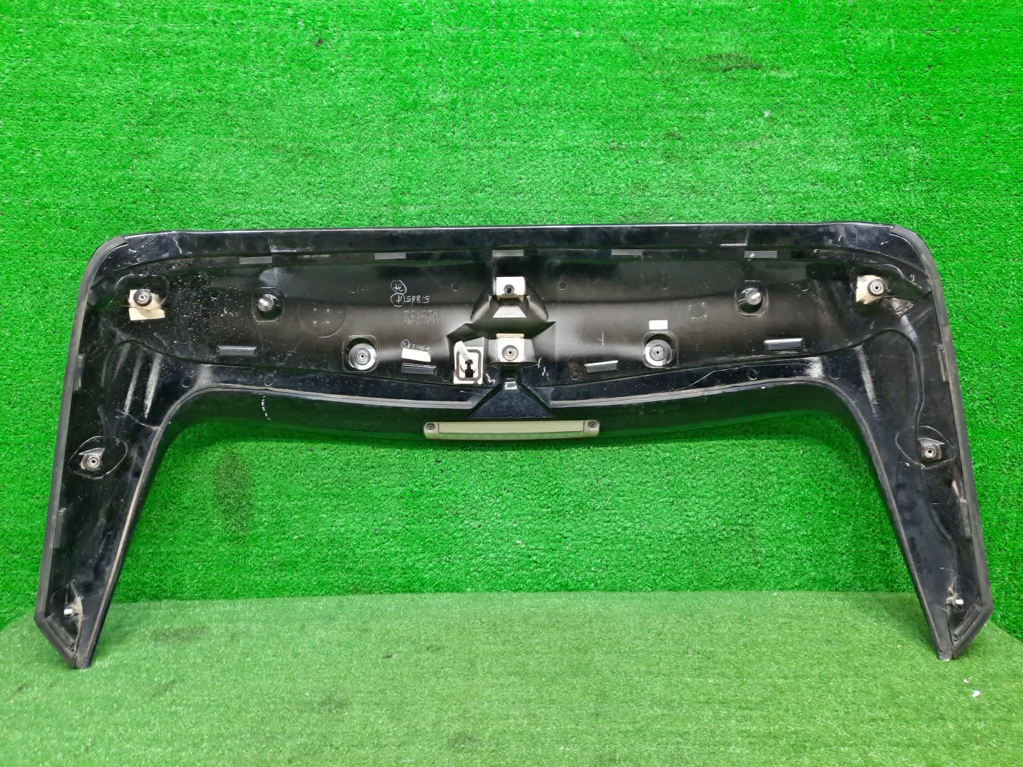 Спойлер TOYOTA HARRIER MCU30W 5 ракурс