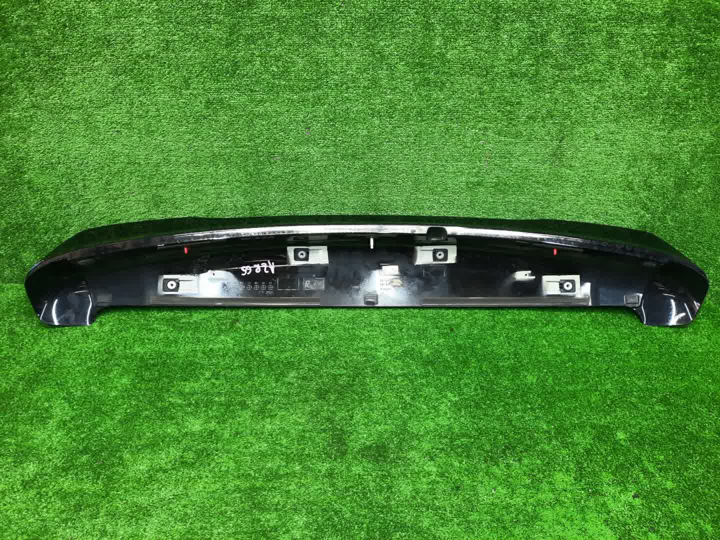 Спойлер TOYOTA NOAH ZRR80G 76085-28190 2 ракурс