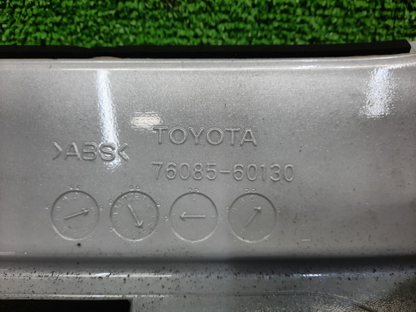 Спойлер TOYOTA LAND CRUISER FJA300W 76085-60130 3 ракурс